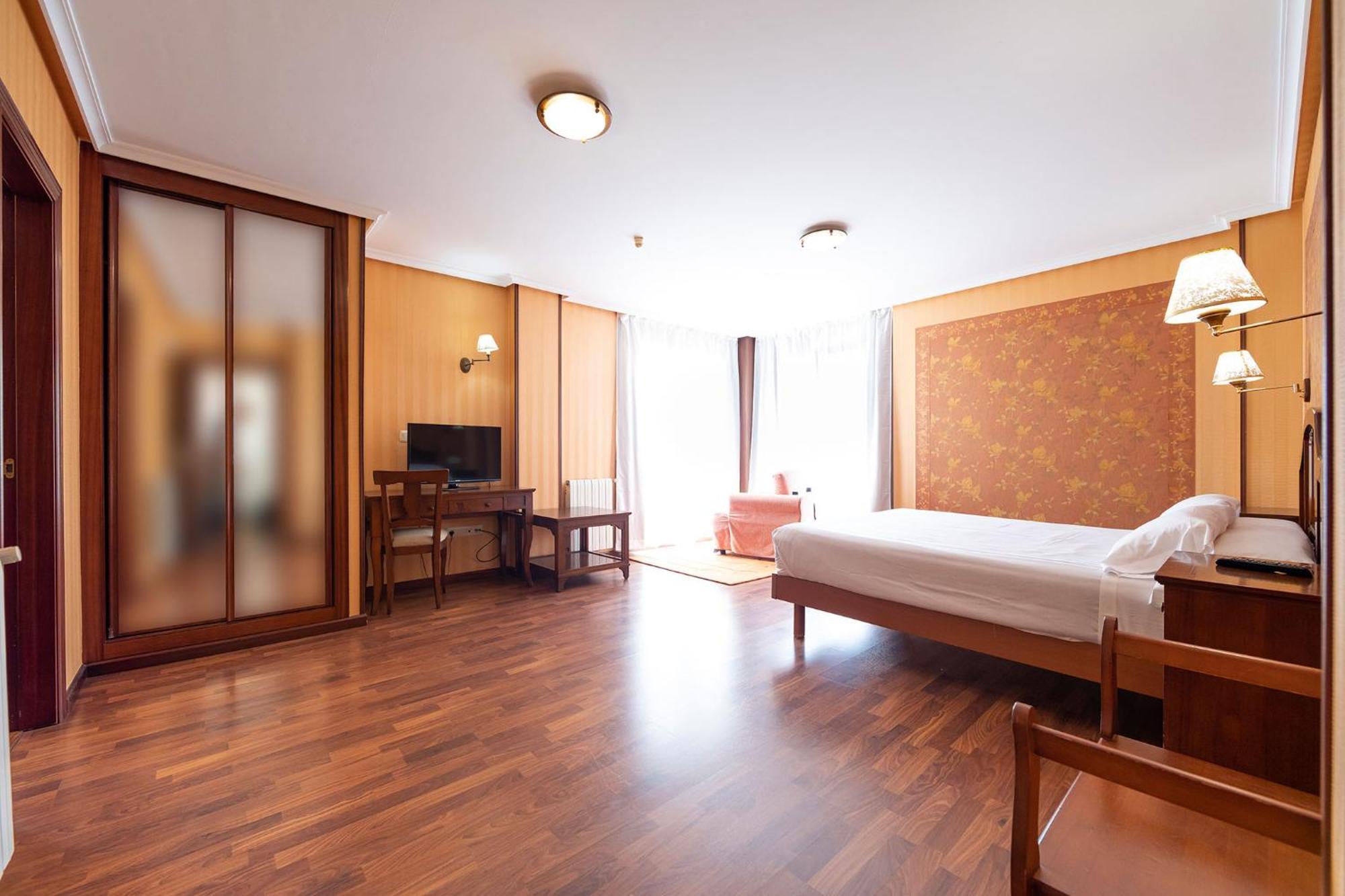 Hotel Puerto De Candas Luaran gambar