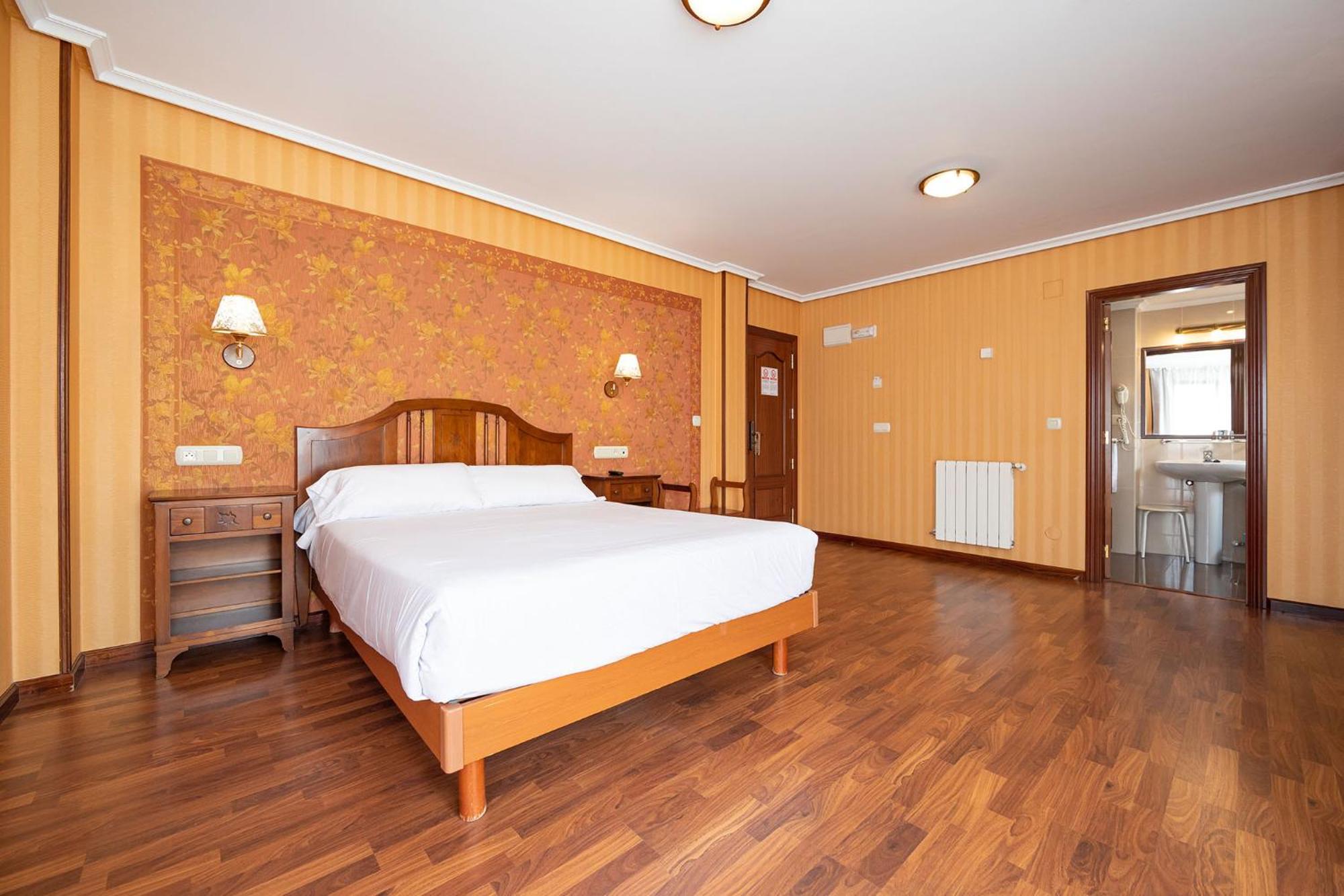 Hotel Puerto De Candas Luaran gambar