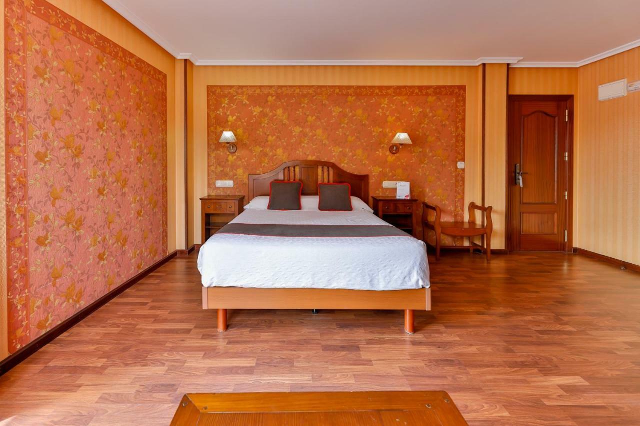 Hotel Puerto De Candas Luaran gambar